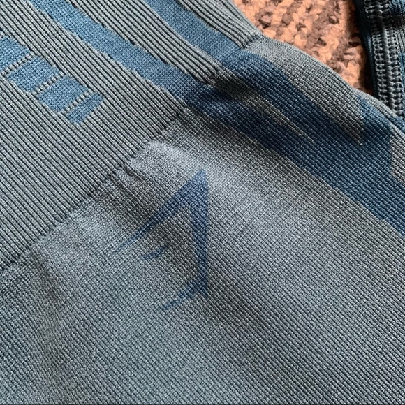 Gymshark ‘Geo’ Seamless Cropped Legging (S) - teal - Picture 2 of 5